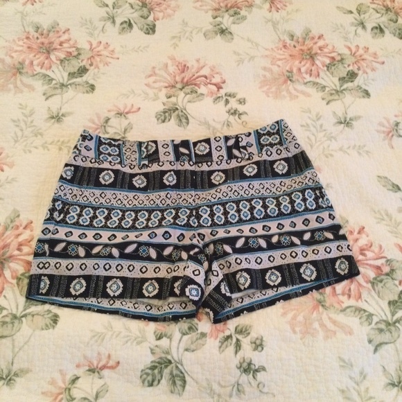 Ann Taylor LOFT Outlet womens 4 inch shorts New preppy size 2 geometric - Picture 1 of 7